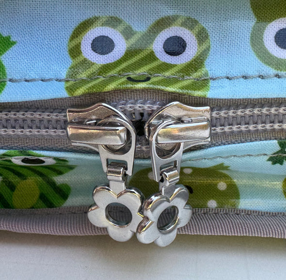 TBH- Frogger Hanging Toiletry Bag